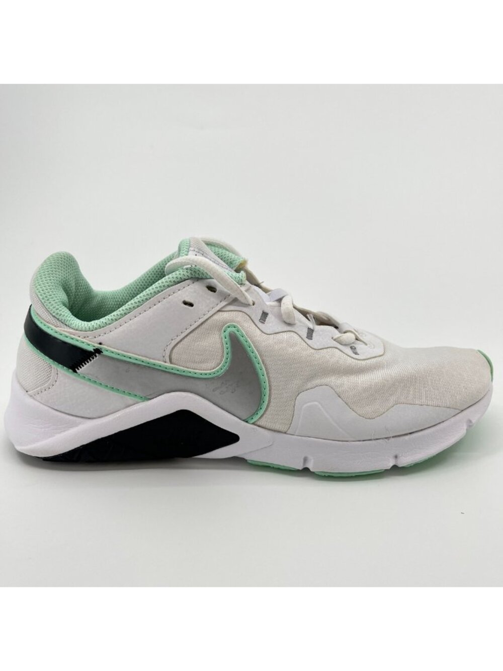 Nike Legend Essential 2 Womens Size 7.5 White Athletic Running Shoes Sneakers